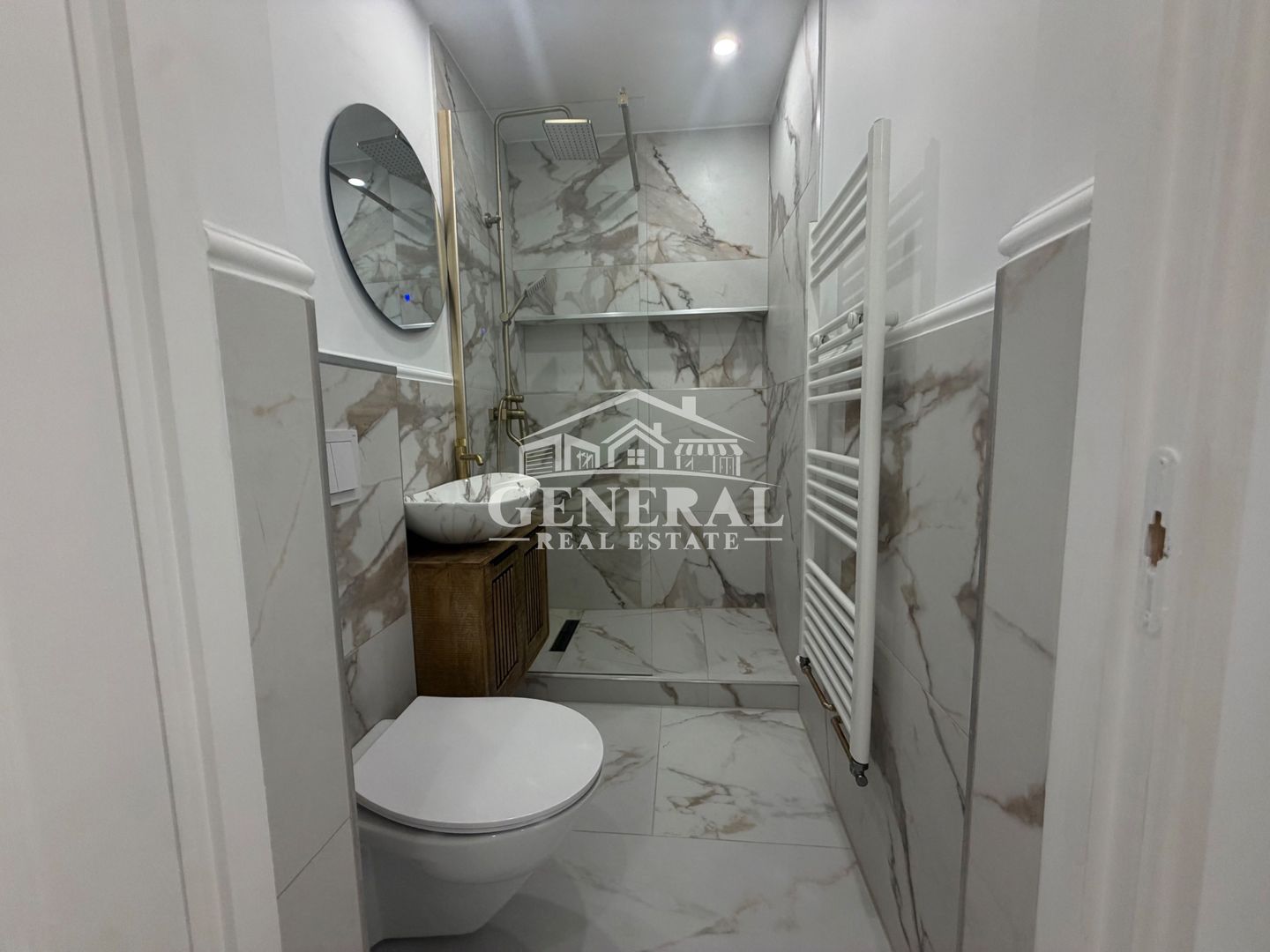 De vanzare ap. 4 camere 135m situat centrul orasului Baia Mare Renovat - imaginea 13