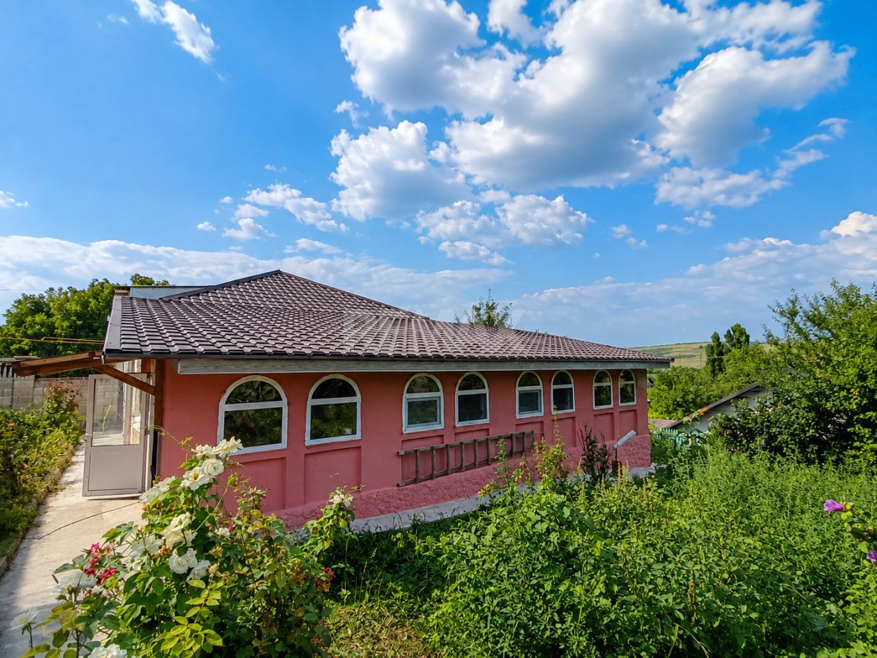 Strășeni.  Apartament la sol cu 3 dormitoare + living, teren și garaj. - imaginea 3