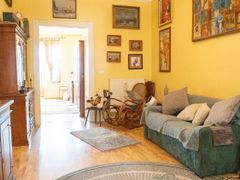 2 camere. Adresă centrală. 99 mp construiți. 2 băi. Etaj 3.