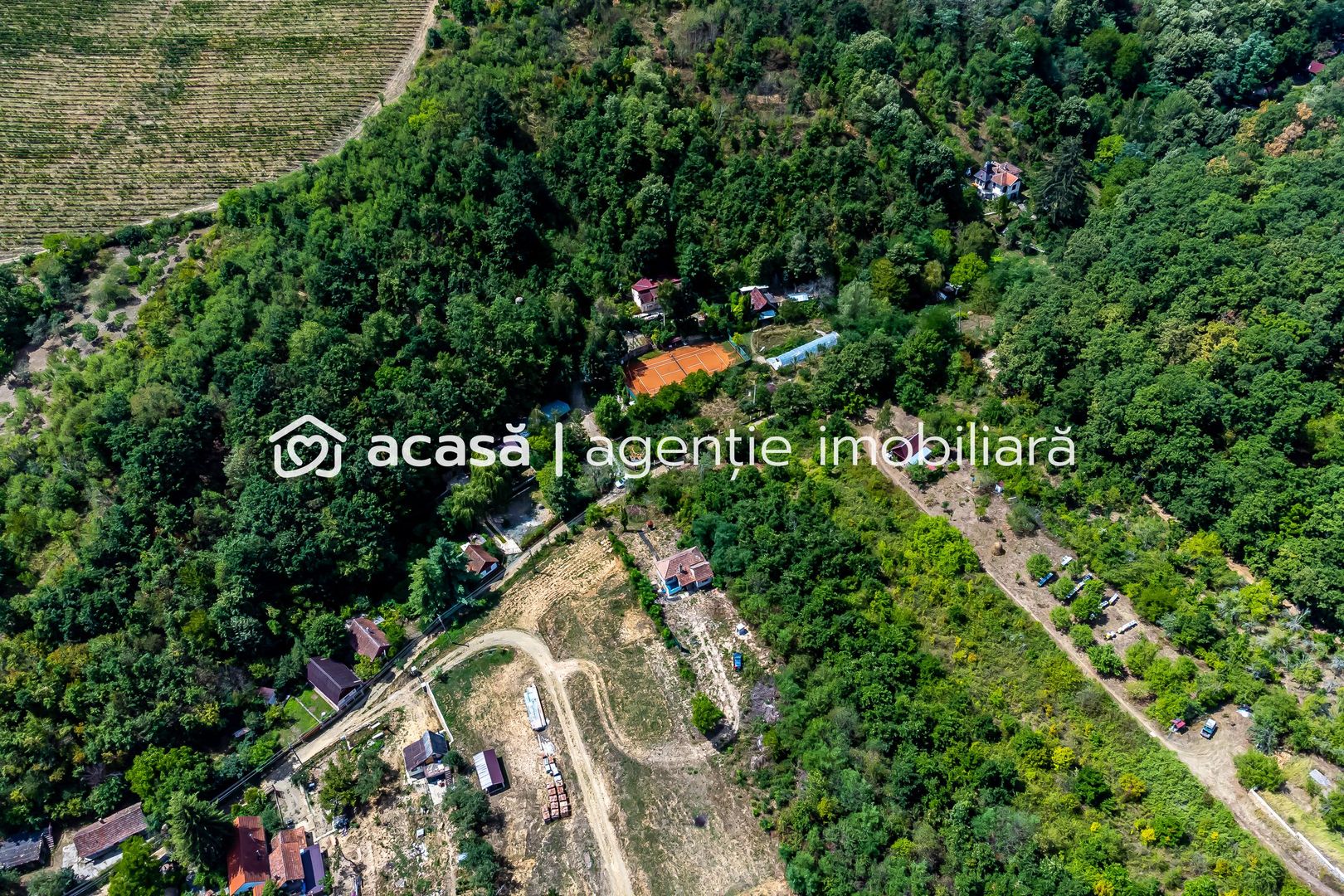 Imagine 13 - PROPRIETATE VÂNDUTĂ Casă conac cu 15.000 mp deal împădurit la Barațca,