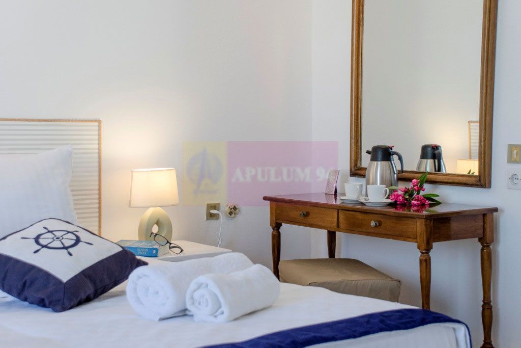 Hotel de vanzare, insula Aegina, Grecia,  prima linie la marea Egee