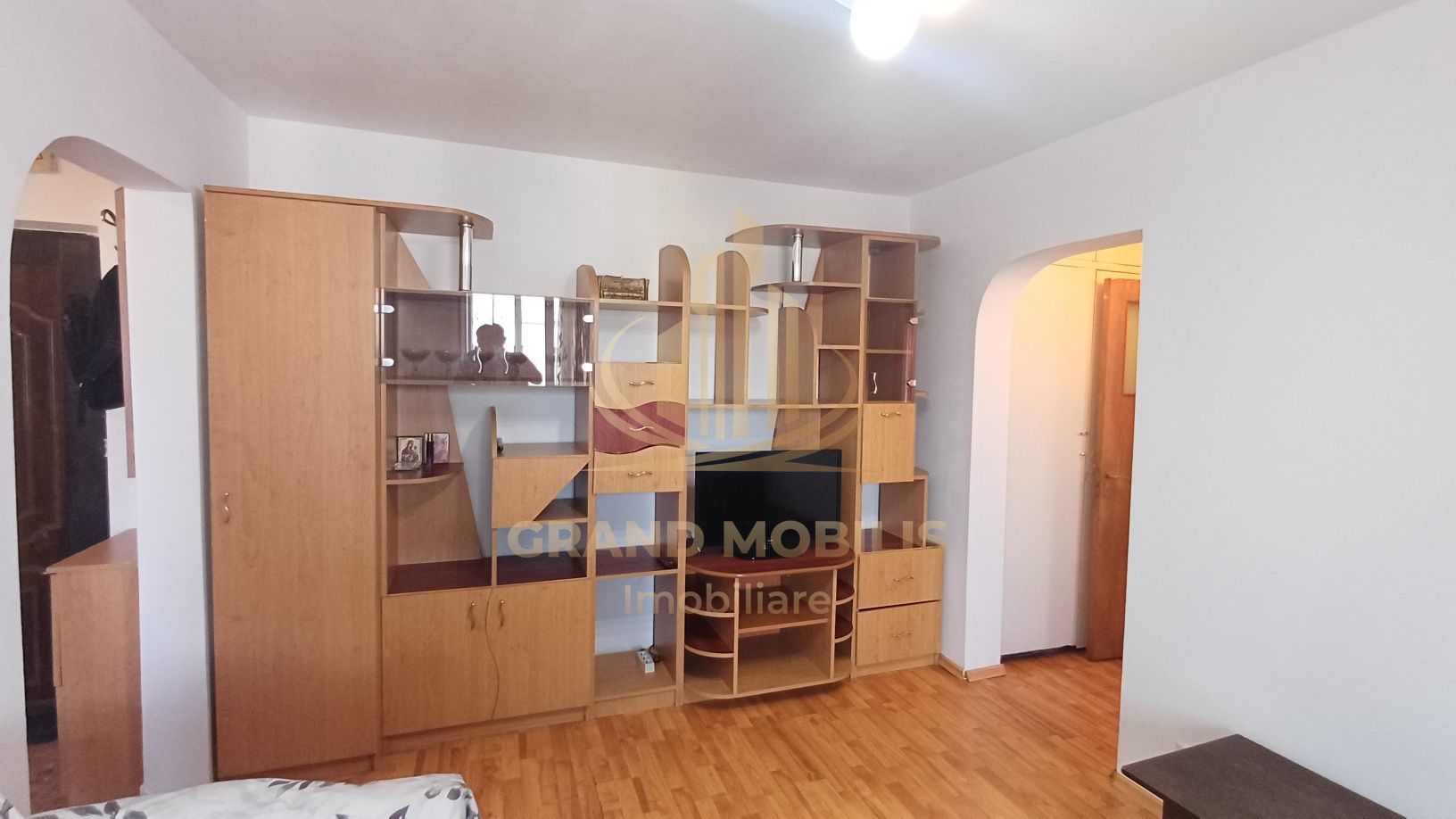 Apartament 2 camere semidecomandat, bloc reabilitat - imaginea 3