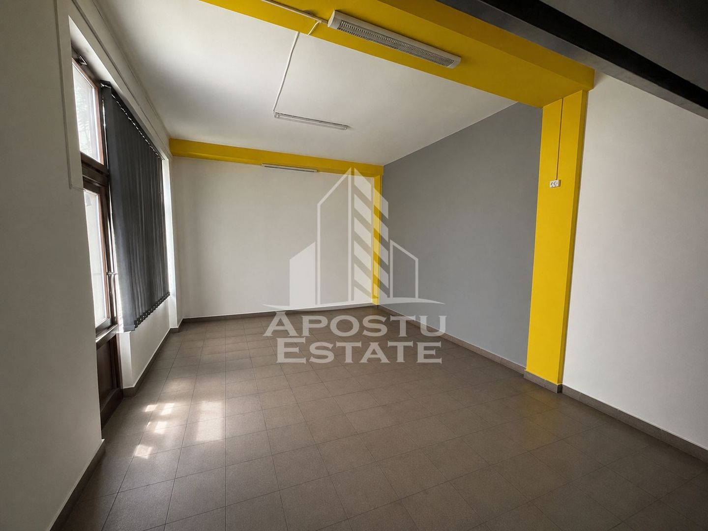 Spatiu comercial de inchiriat 49 mp , intrare din strada, Girocului. - imaginea 2