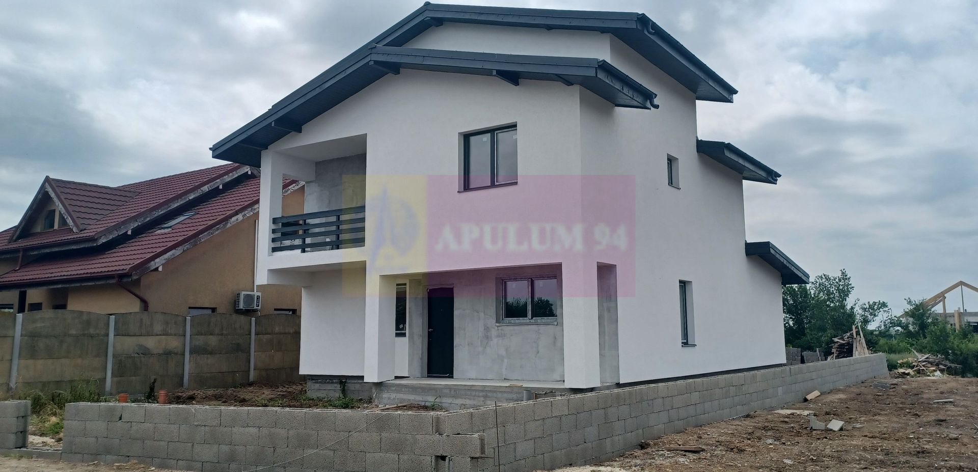 Săbăreni, casă parter + etaj, 5 camere, 3 bai, terasă acoperită, CT