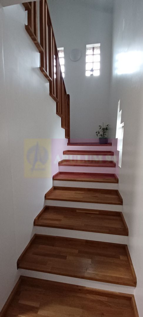 Săbăreni, casă 2011, P+M 4 camere + dependințe, curte 500 mp