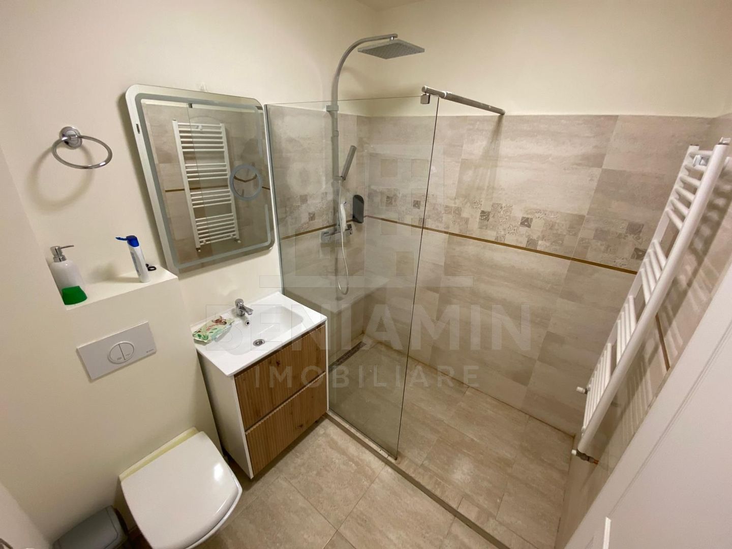 Apartament modern 3 camere-Zona Ciuperca-Loc de parcare-Disponibil - imaginea 9