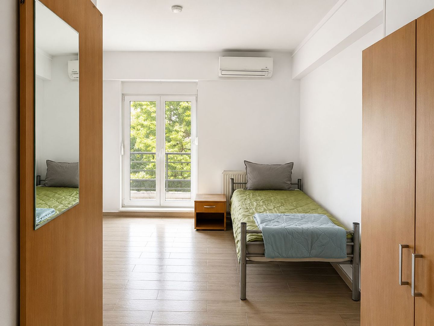 Vand pensiune angajati 15 camere strada Mures - imaginea 3