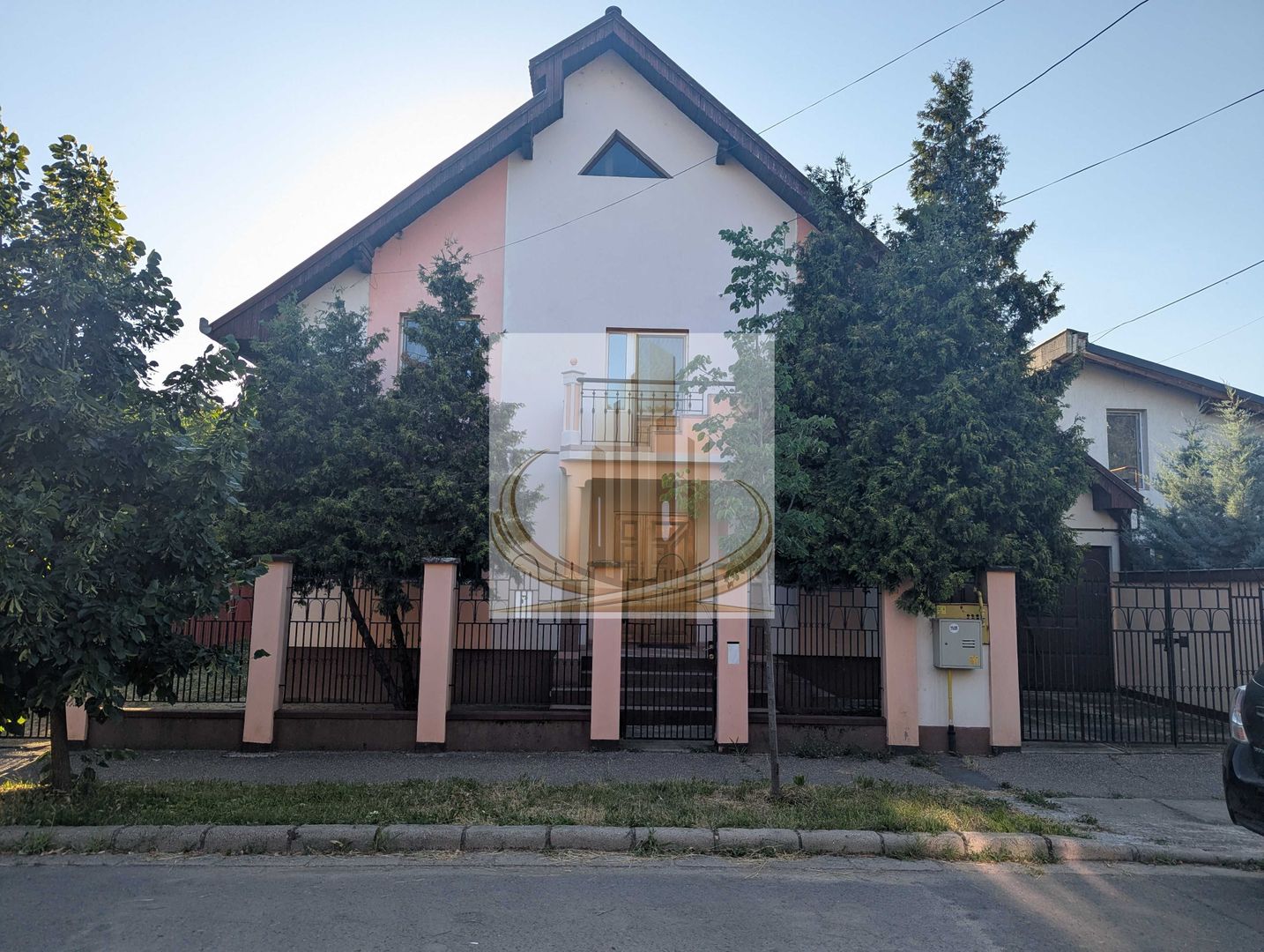 Vilă pentru Activități Comercia –5 Camere, Curte500 MP – Zona Aradului