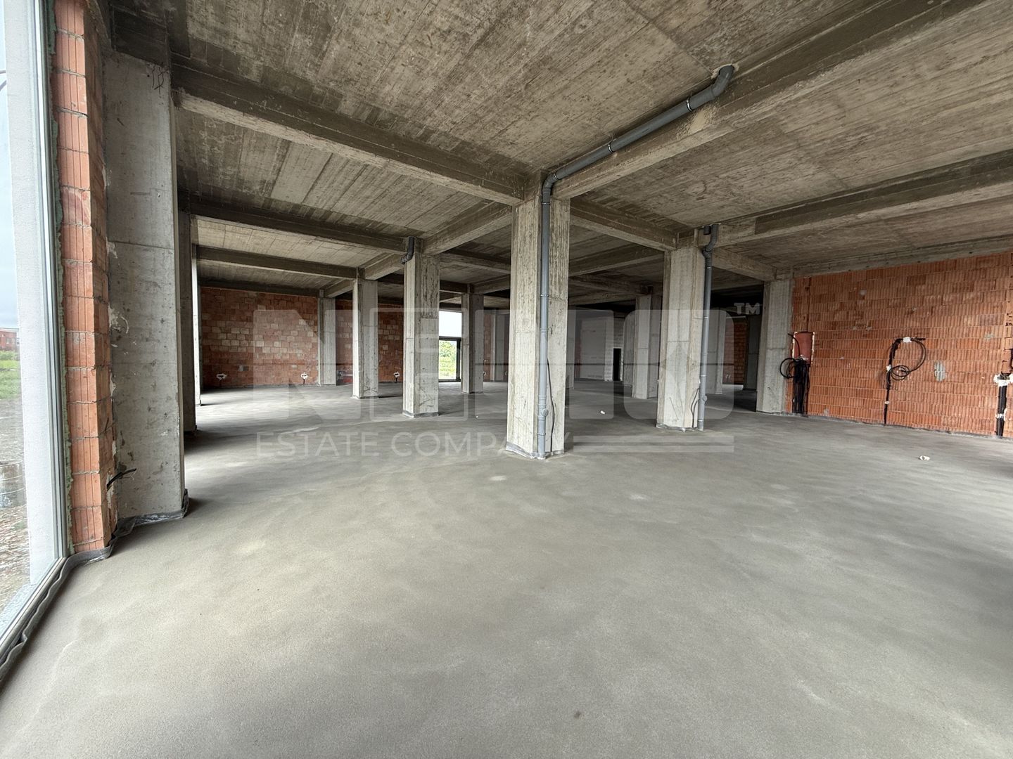 Spatiu comercial nou 550 mp Radauti 550.000 Euro