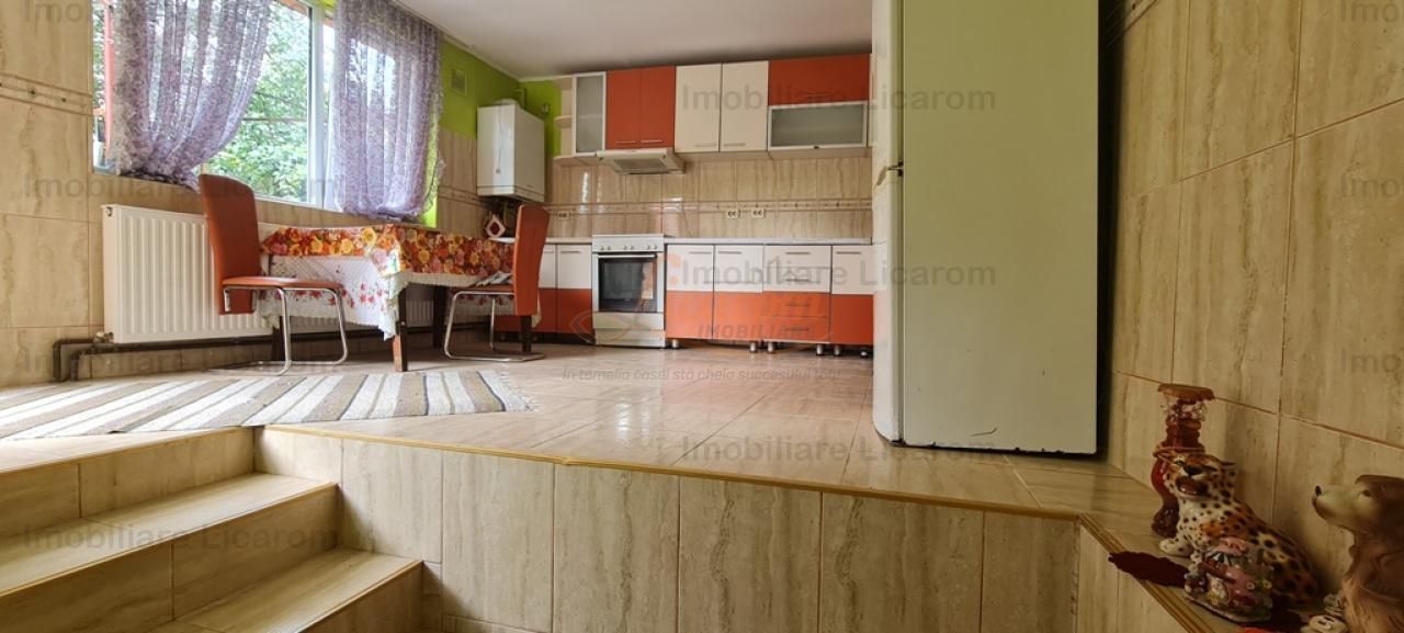 Casa individuala cu 2 apartamente, 6 camere,teren 403 mp,ASTRA. - imaginea 4