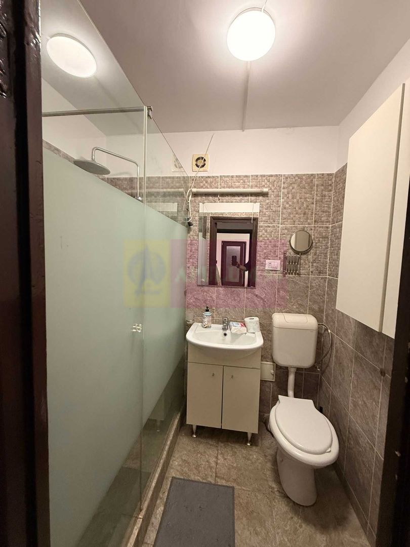 Apartament 3 camere, etaj 1/4, în Drumul Taberei