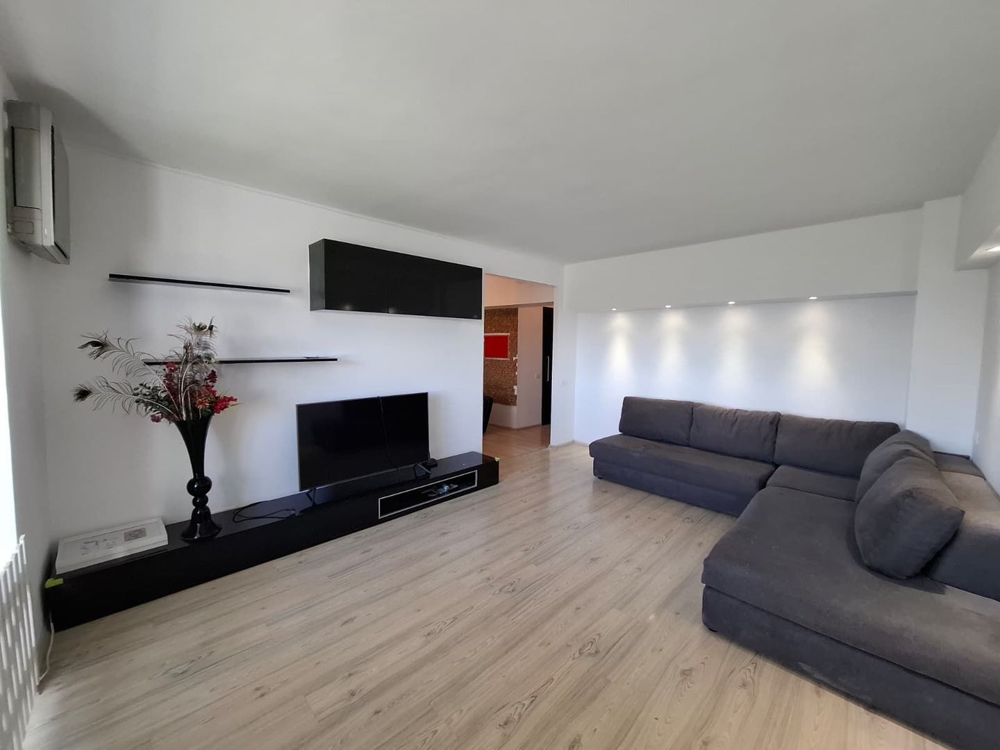 Apartament 3 Camere Decomandat, Renovat, Mobilat , Utilat  L355A