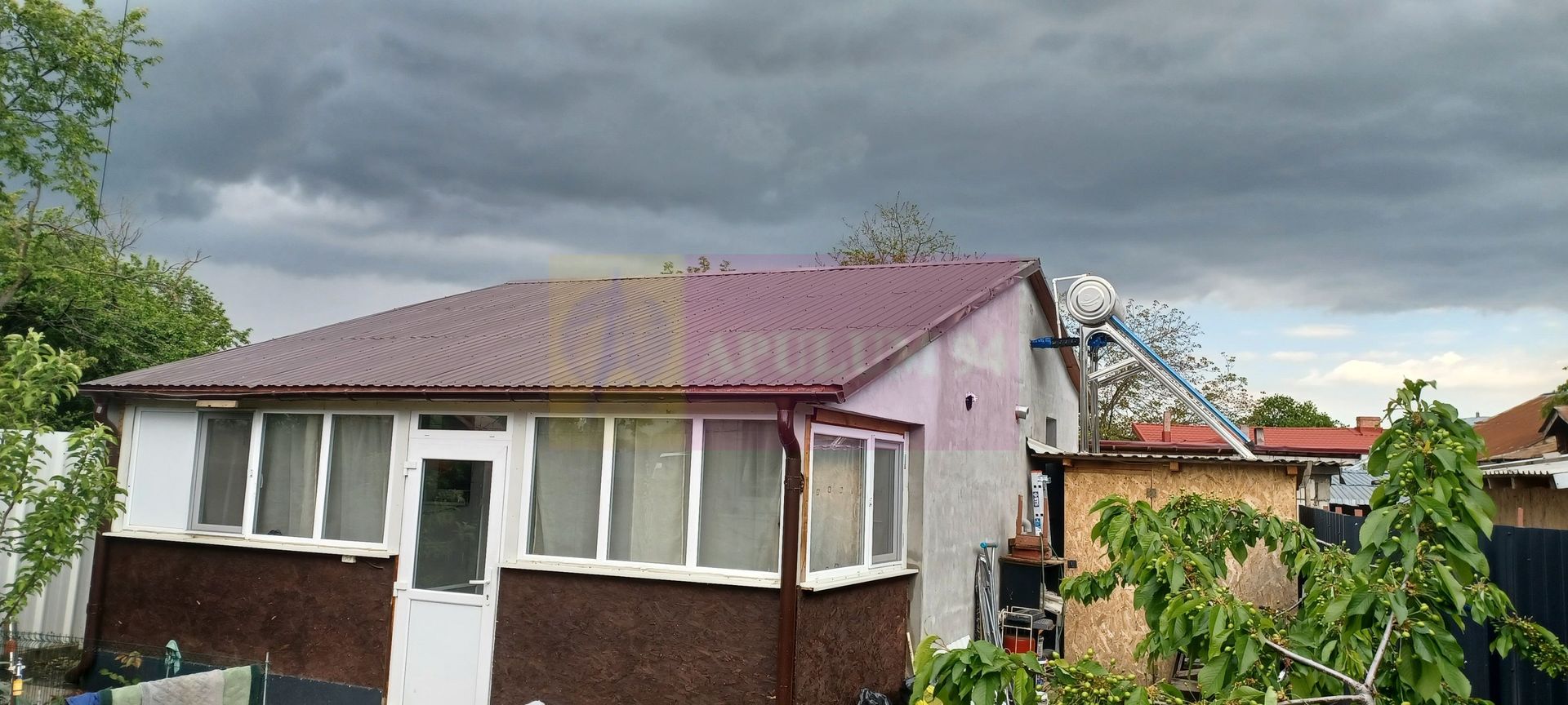 Săbăreni, casă 2 camere, baie, bucătărie, terasă, magazie
