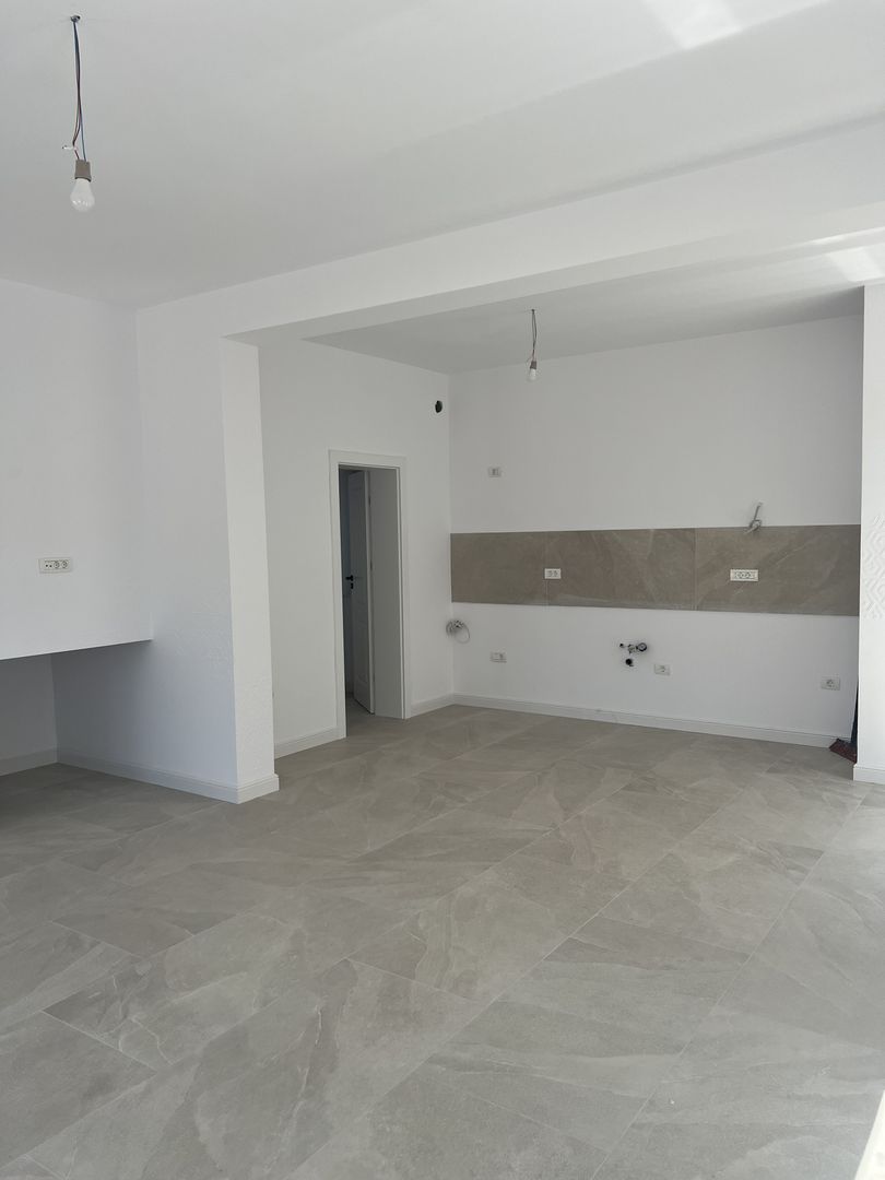 Jumătate de duplex premium, 120 mp utili, teren 256 mp, garaj și 3 dor - imaginea 7