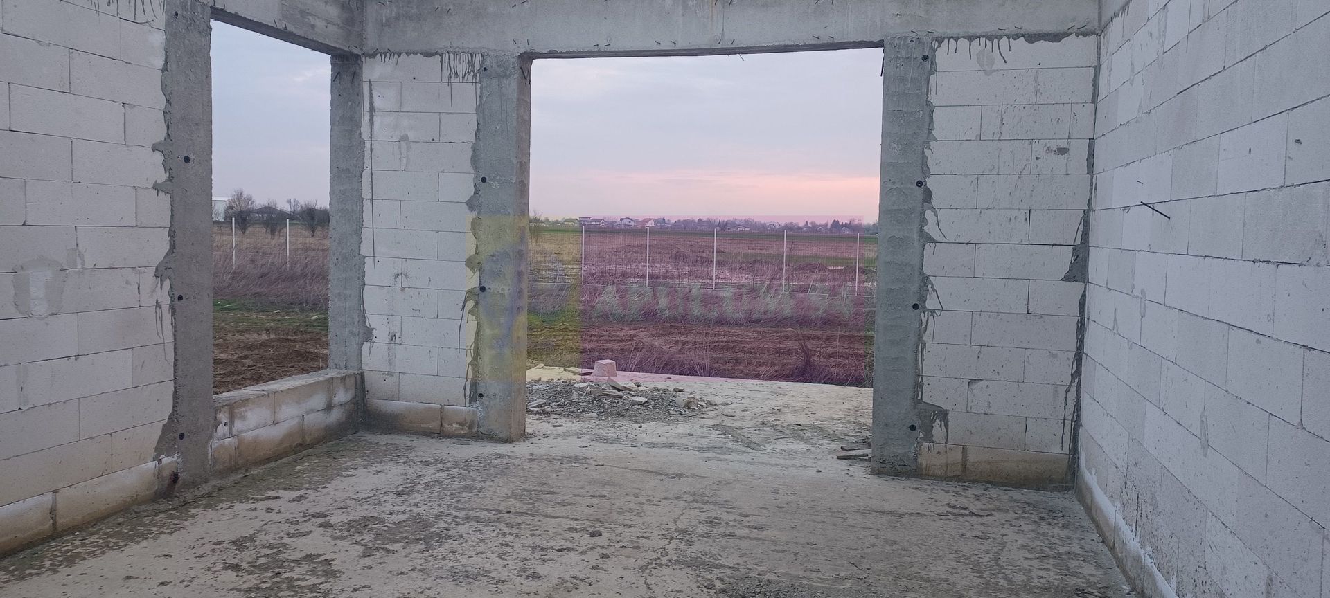 Săbăreni, casă la rosu 116 mp utili, curte 607 mp