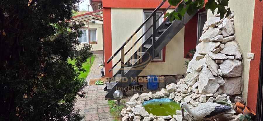 Casă din cărămidă cu spațiu comercial la stradă, garaj și curte - imaginea 14