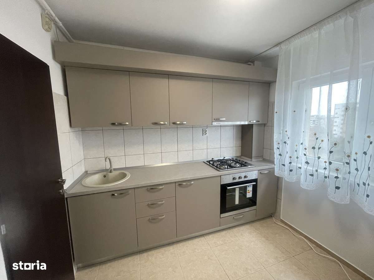 Închiriere: Apartament 3 Camere Decomandat – Favorit (M3)
