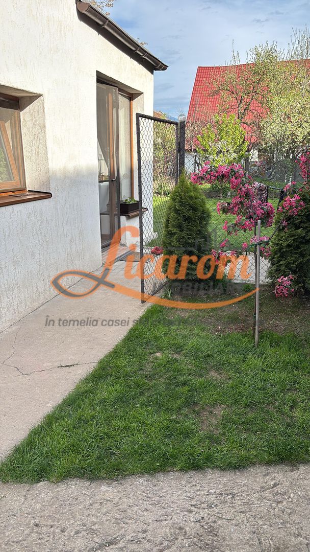 Proprietate tip sasesc cu 2 corpuri de casa, Comuna Vulcan,Brasov.
