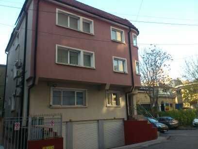 vila cu 3 ap+1 gars- Km.0 -Unirii-Sf. Vineri