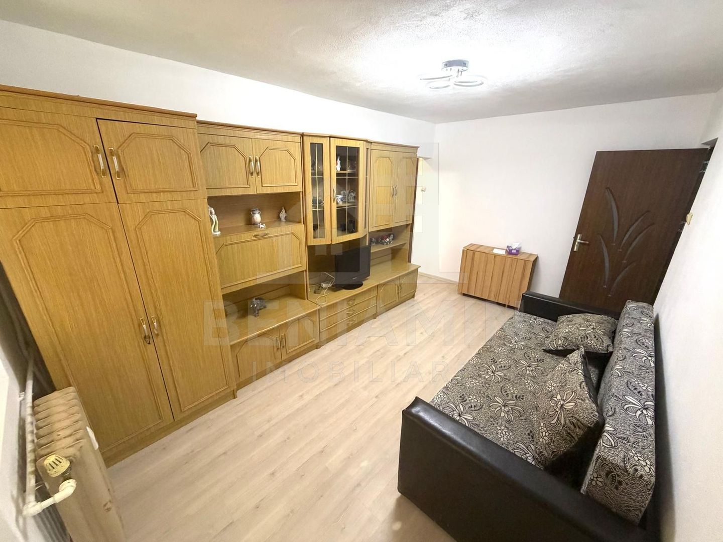 3 camere semidecomandat zona Materna -etaj 1- vedere bilaterala - imaginea 2