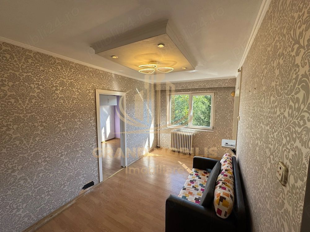 Apartament 3 camere, 40 mp utili, etaj 4/4, acoperiș, zona Șagului - imaginea 2