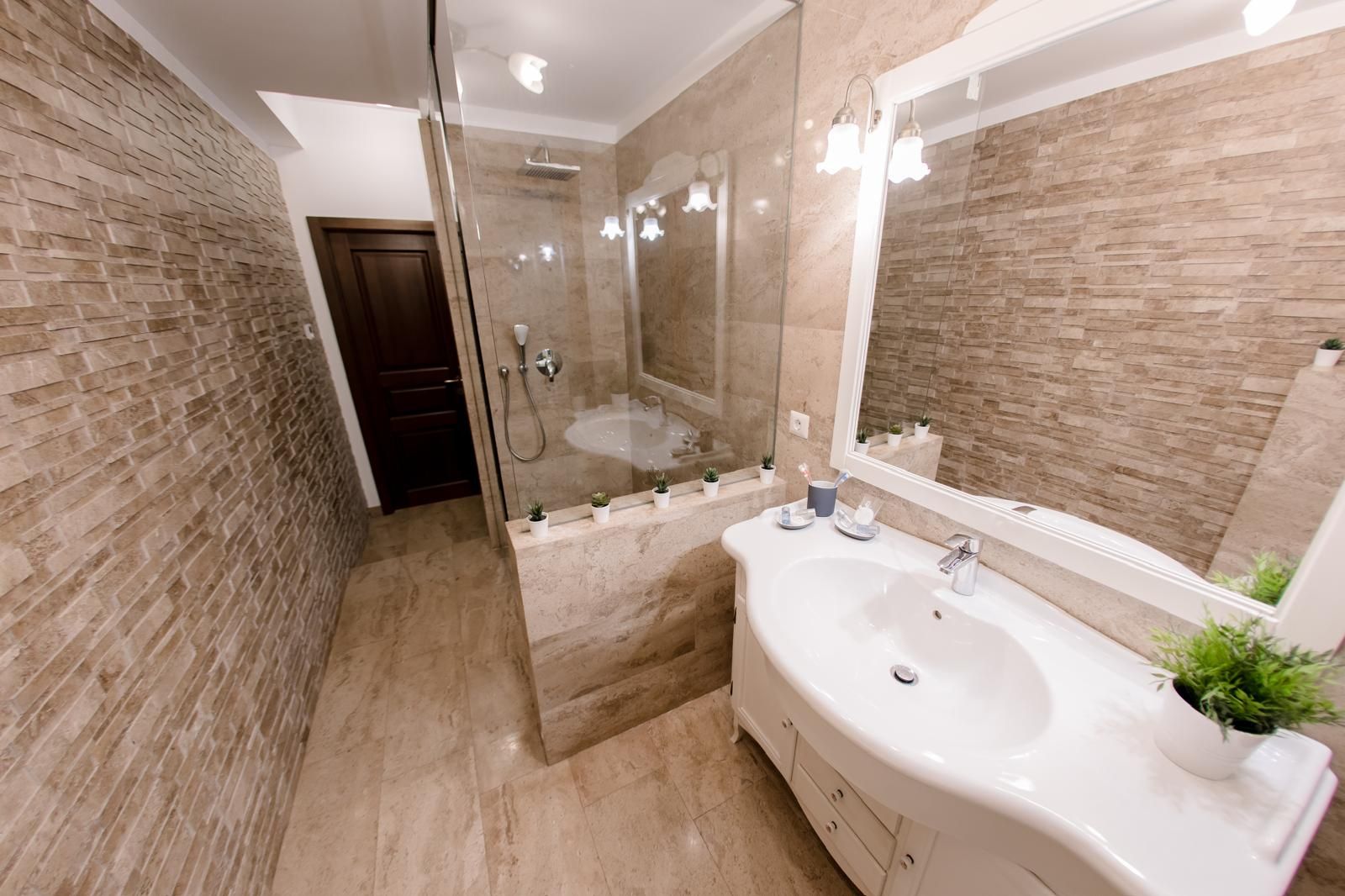Universitate apartament 5 camere 220 mp de inchiriat - imaginea 10
