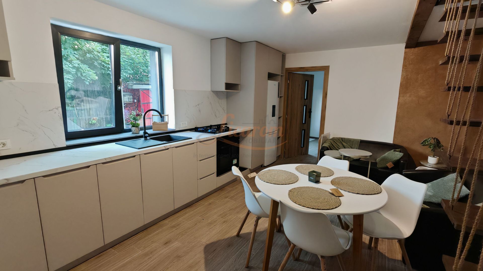 Apartament tip Casa 4 camere strada Carpatilor,totul nou. - imaginea 19