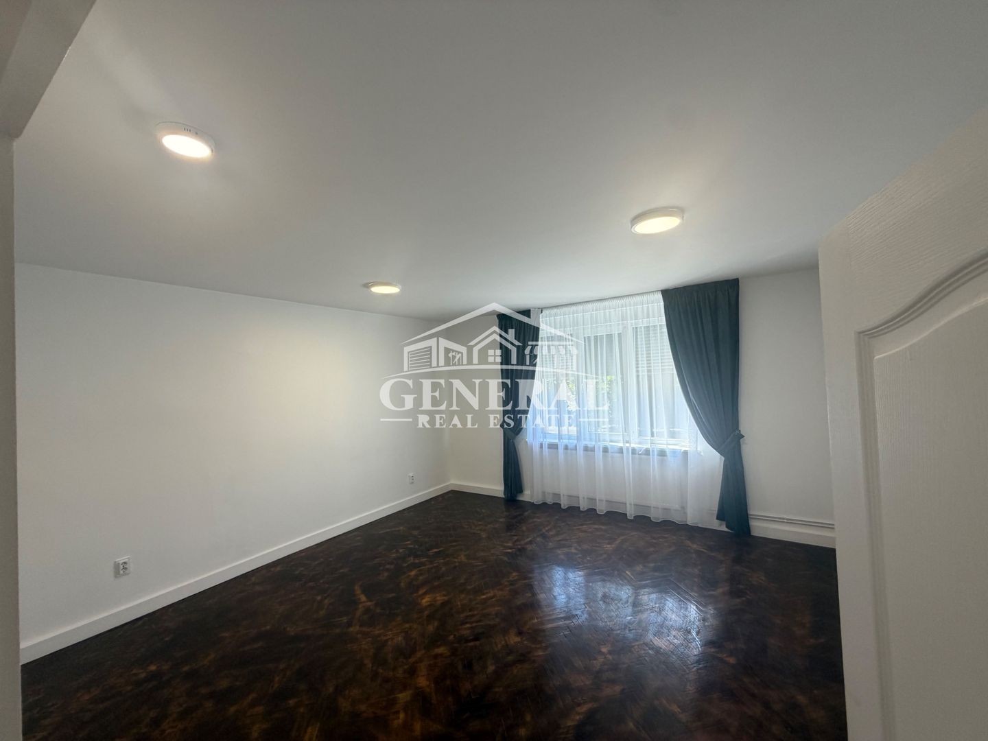 De vanzare ap. 4 camere 135m situat centrul orasului Baia Mare Renovat - imaginea 12