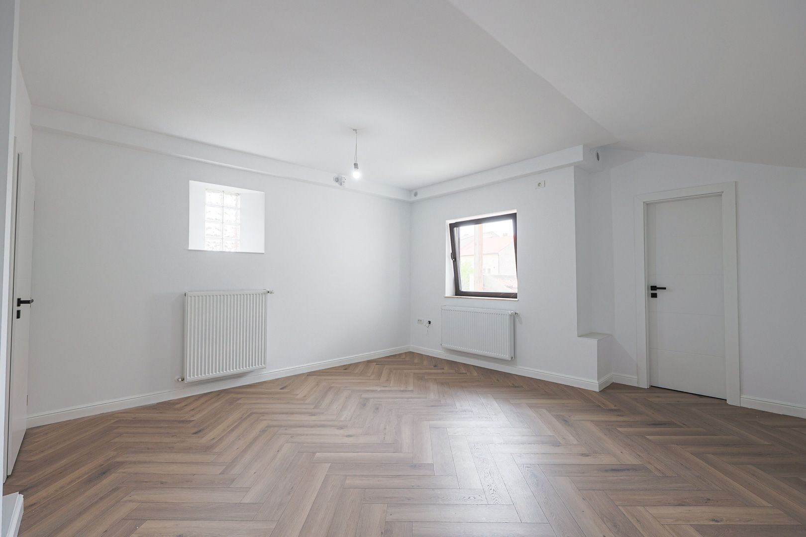 PREȚ NOU! 3 camere amenajat, Finisat premium.