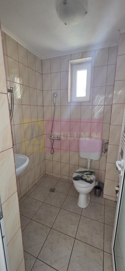 Vila de vânzare cu 8 camere și garj in Busteni