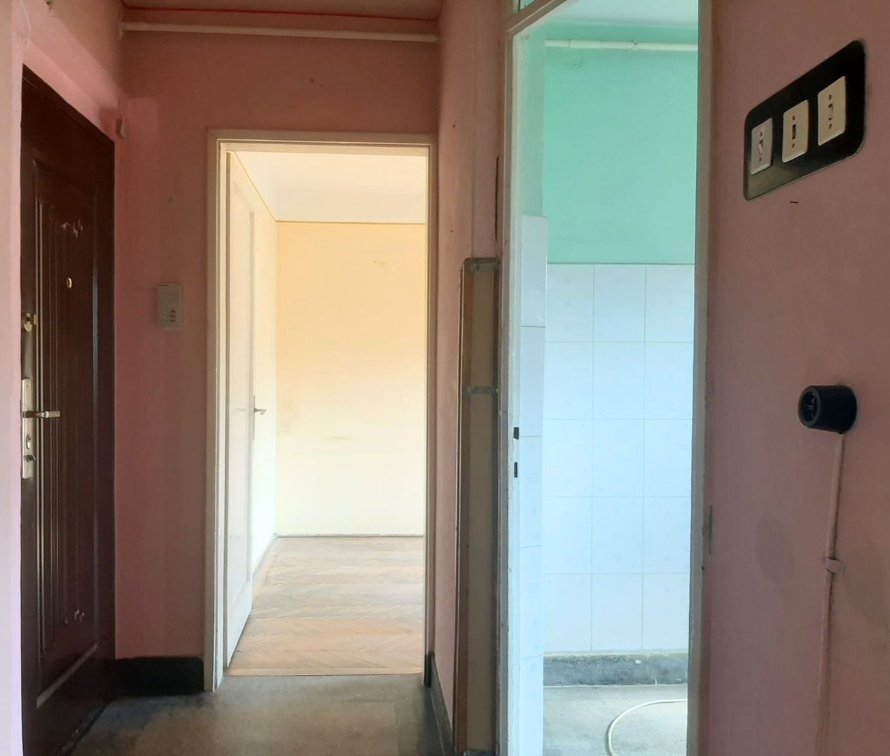 Apartament 2 camere 89000 EUR etaj intermediar foarte aproape de piata Astra - imaginea 8