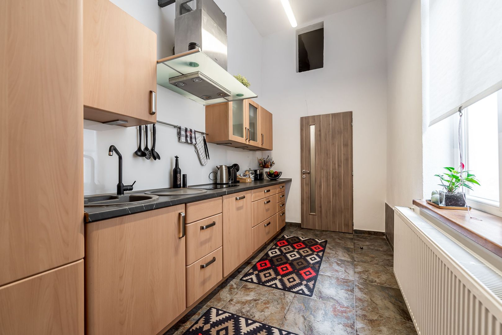 Imagine 7 - 90 mp, două niveluri, complet mobilat și ultracentral, în Arad