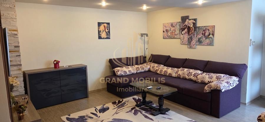 Casă din cărămidă cu spațiu comercial la stradă, garaj și curte - imaginea 11