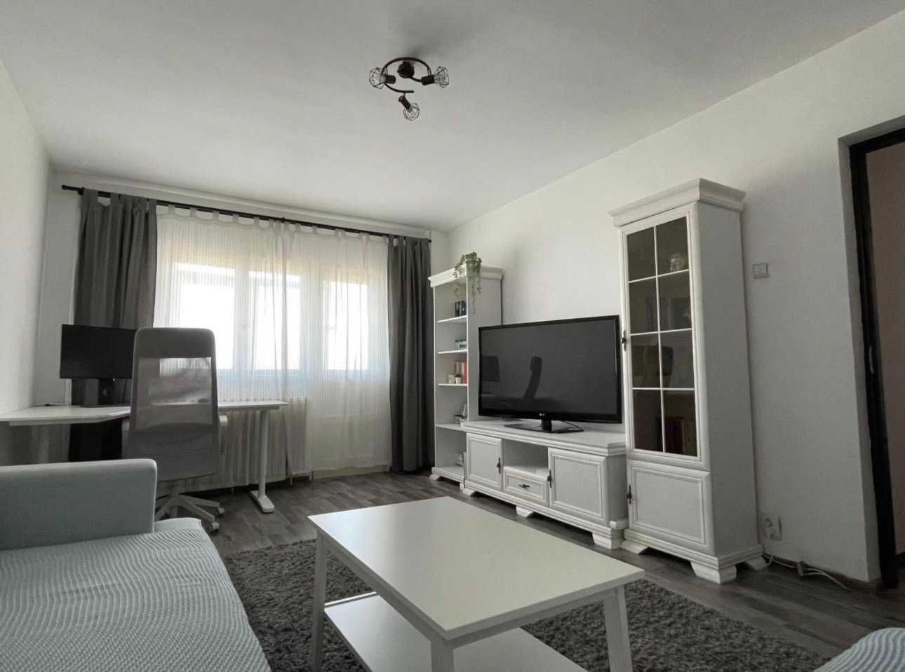 Inchiriez apartament 3 camere zona Piata Gorjului