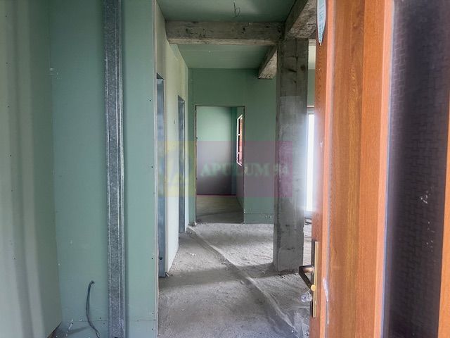 Vila la rosu Zarnesti- Mitropolit Metianu cu vedere superba spre munte