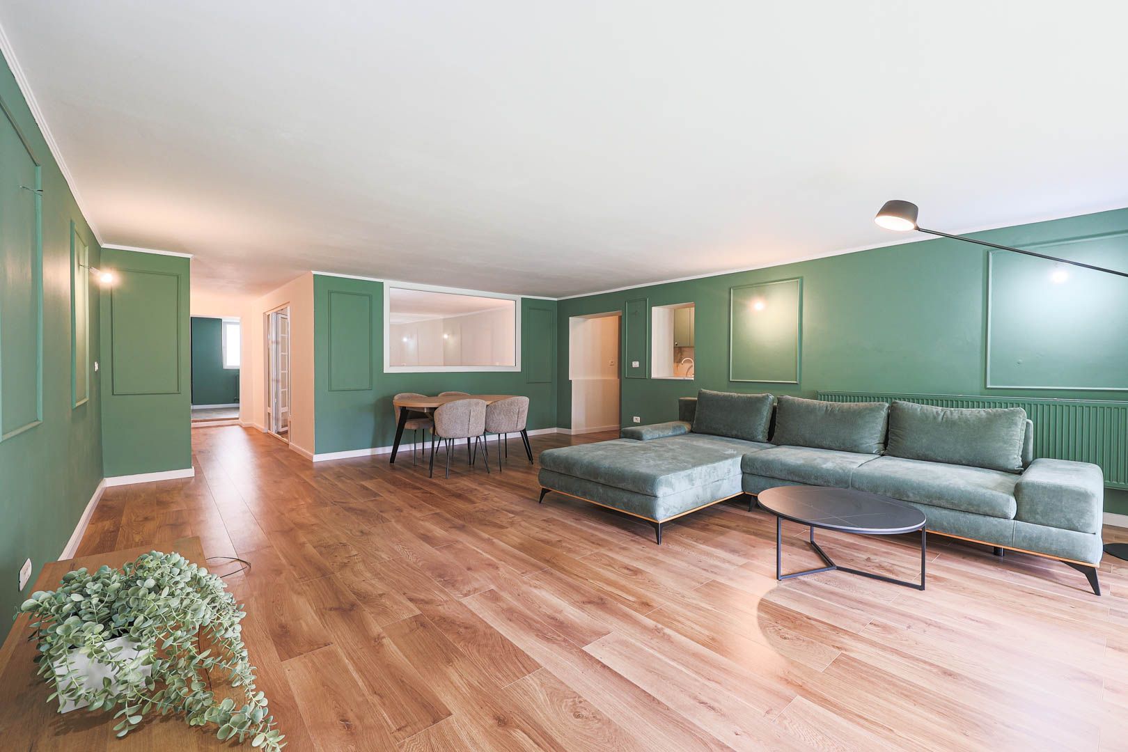 Apartament 95 mp pe Iuliu Maniu la casă, curte proprie inchisa