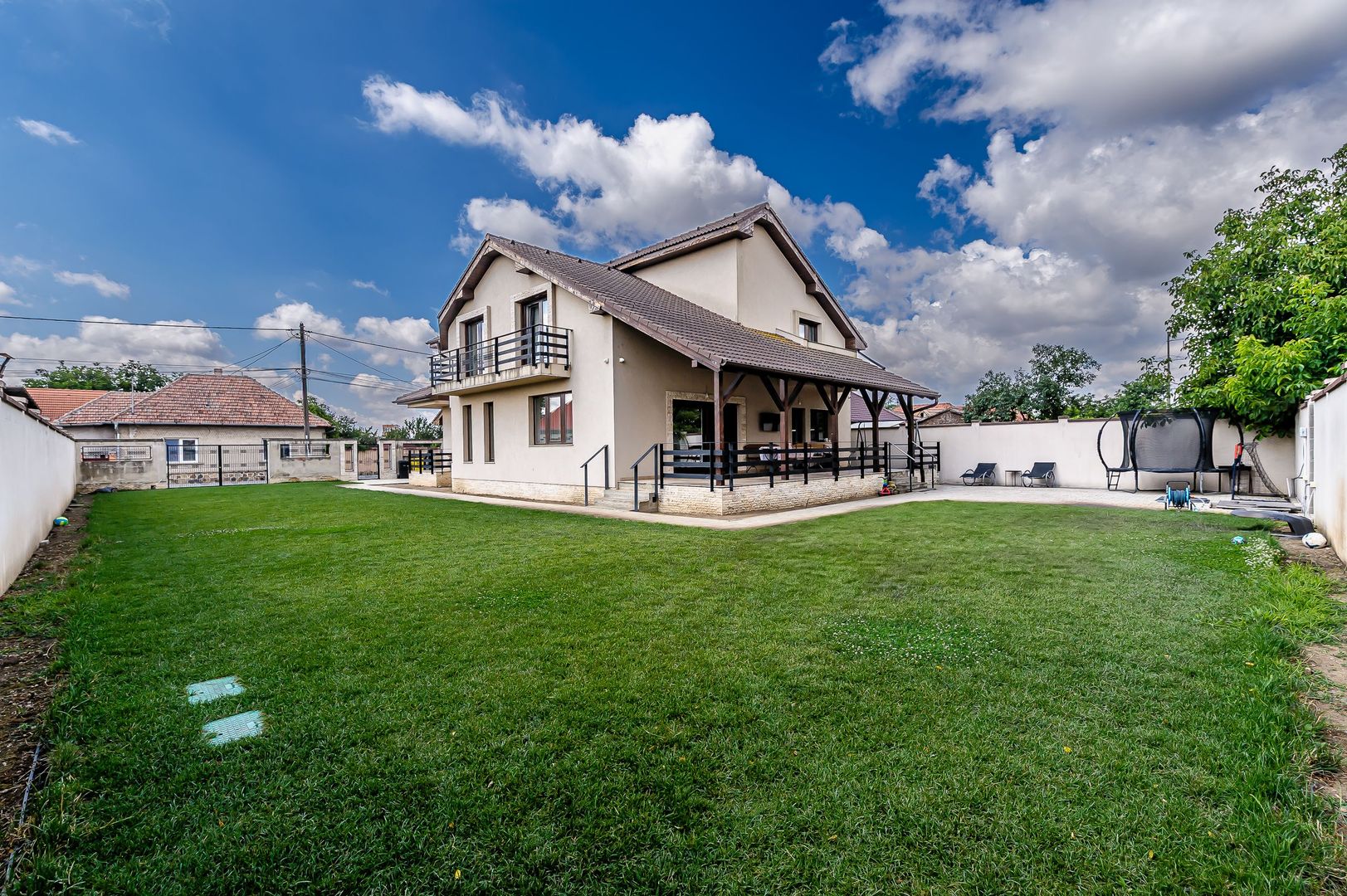 Vilă complet amenajată LUX, ideală pentru o familie cu stil