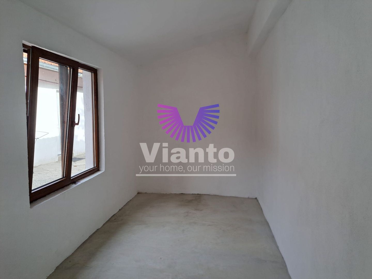 Casa 2 Camere-37mp, si Curte 25mp in Piata Cluj