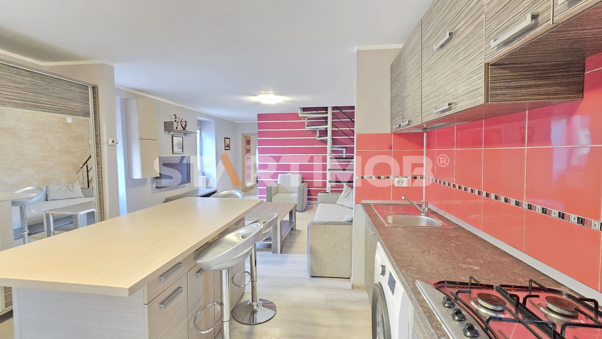 Apartament cu  trei camere la casa
