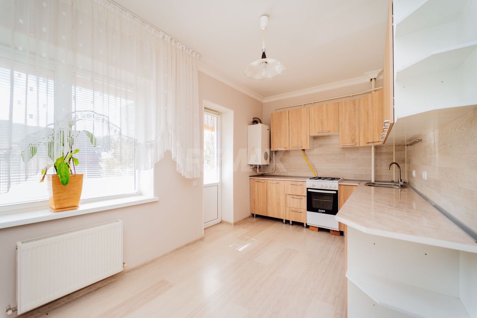 De vinzare Apartament 2 camere si balcon + living cu logie - imaginea 11