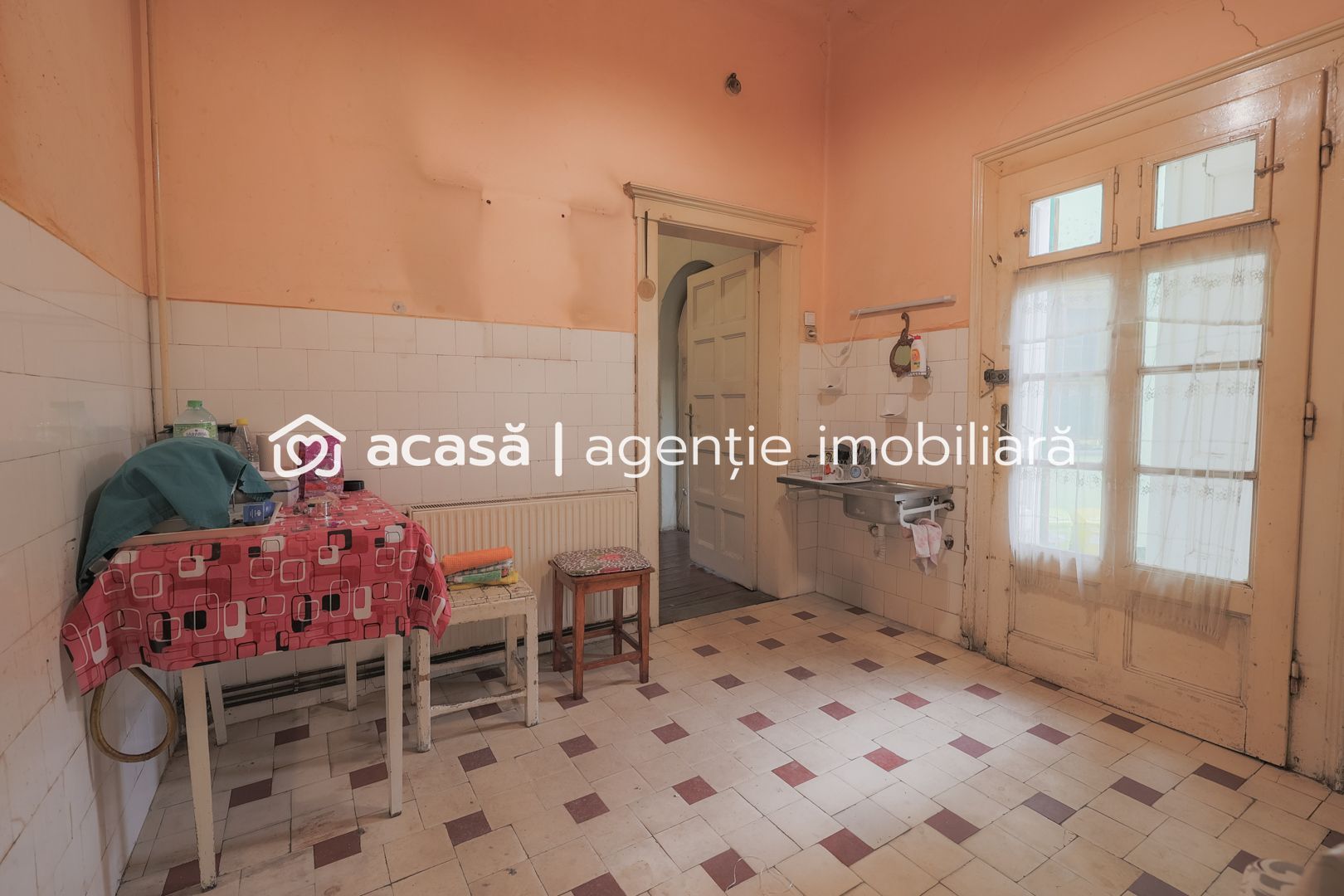 Imagine 13 - VILĂ INTERBELICĂ CU TEREN GENEROS ȘI SPAȚIU COMERCIAL . VÂRFUL CU DOR