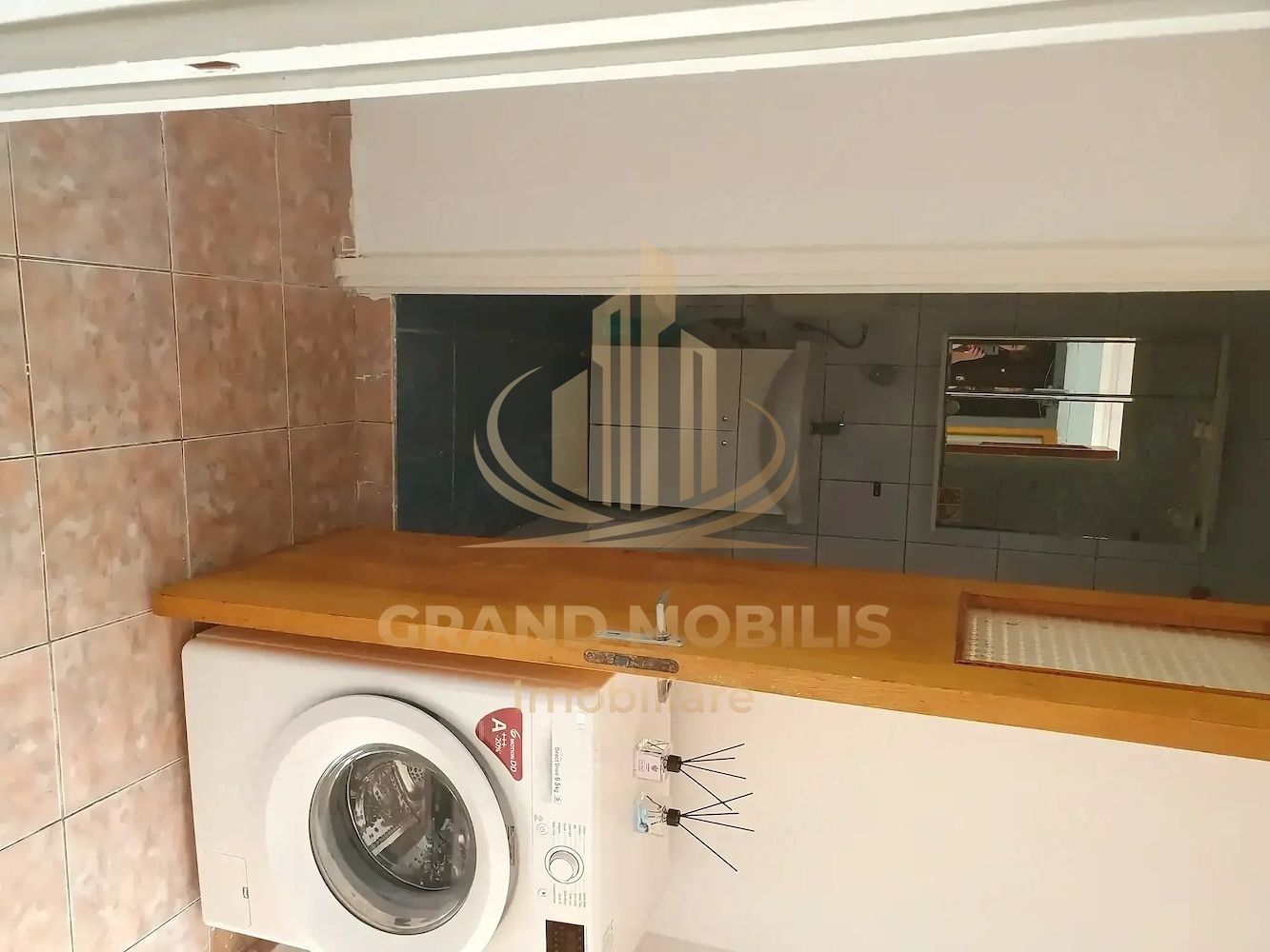 Apartament 3 camere semidecomandat - imaginea 10
