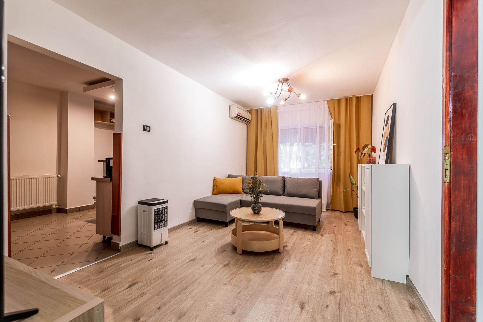 Imagine 1 - Apartament 4 camere la parter, acces direct din stradă in Micalaca