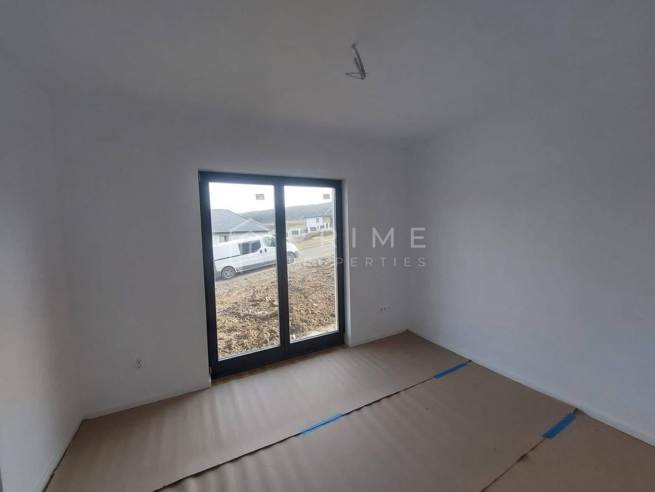 Vilă chalet modern cu perete panoramic de sticlă - Livezeni, Mureș - imaginea 9