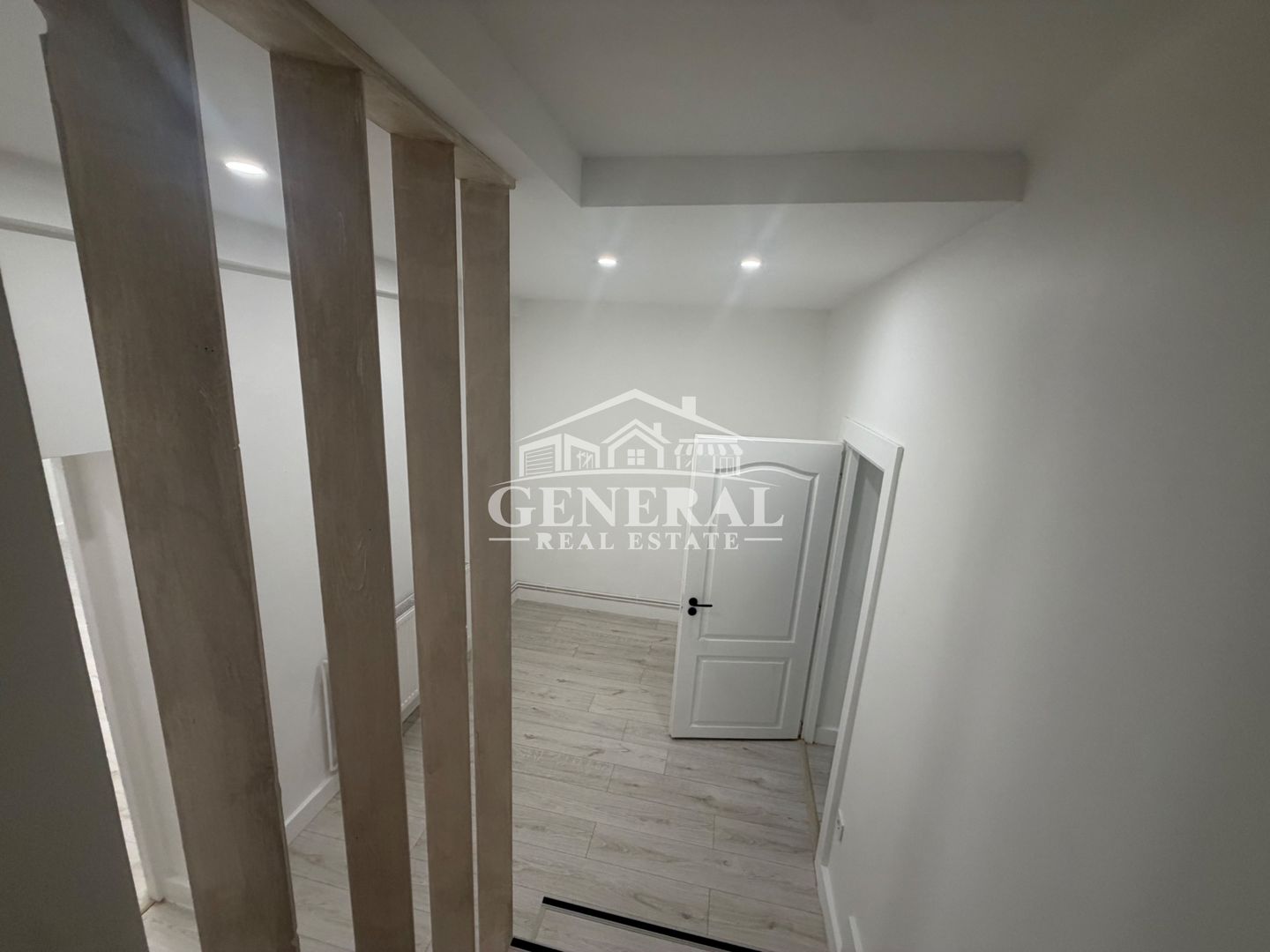 De vanzare ap. 4 camere 135m situat centrul orasului Baia Mare Renovat - imaginea 17