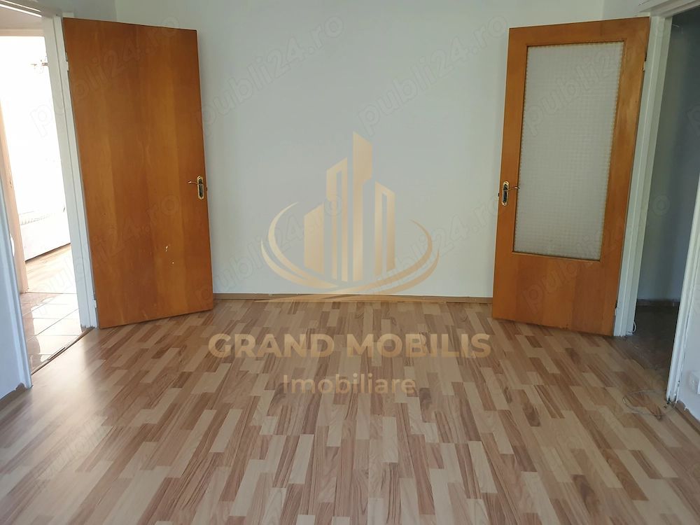 Apartament 3 camere semidecomandat - imaginea 6