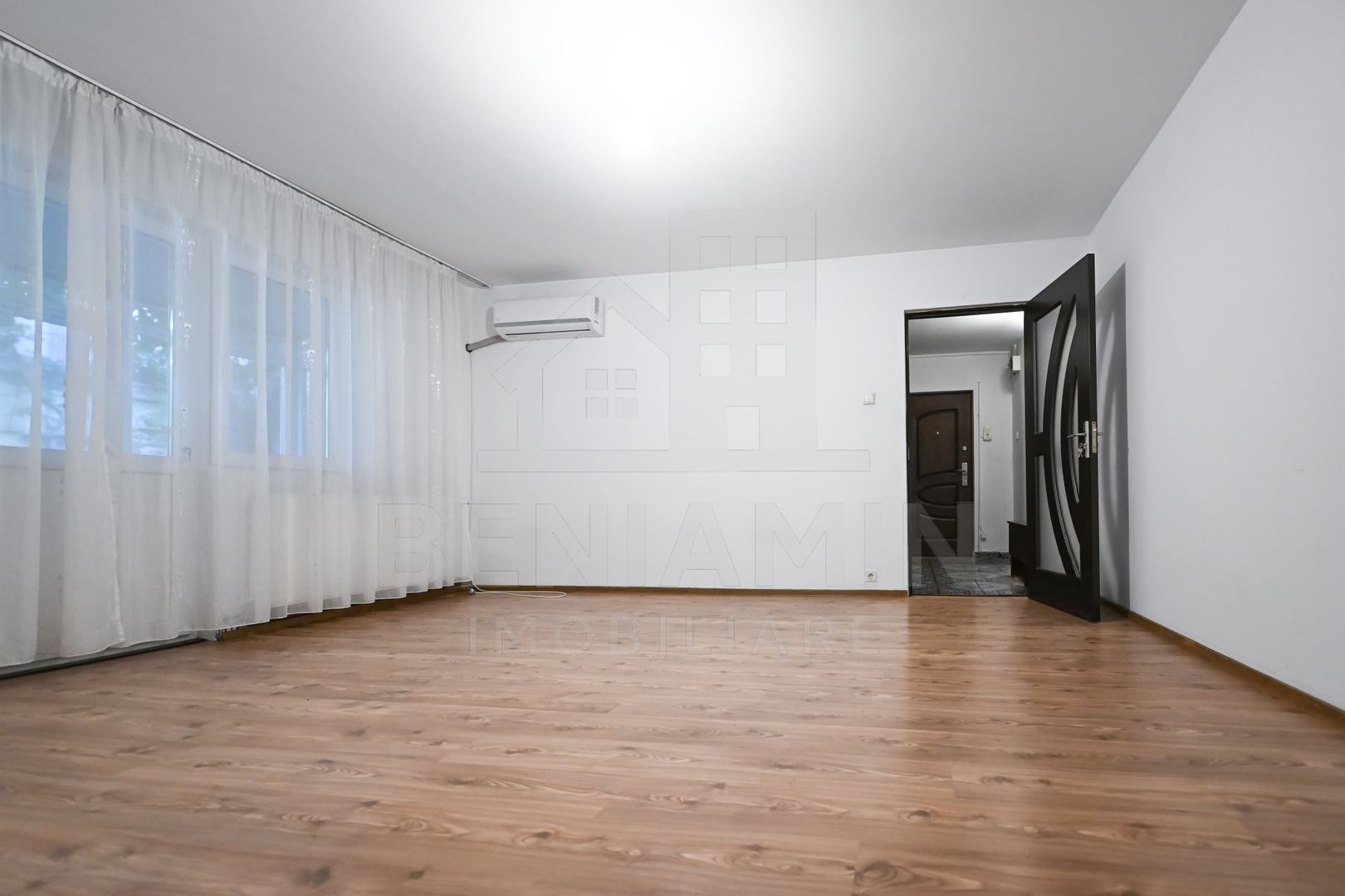Apartament 2 camere-Rovine-parter-centrala proprie-54mp - imaginea 2