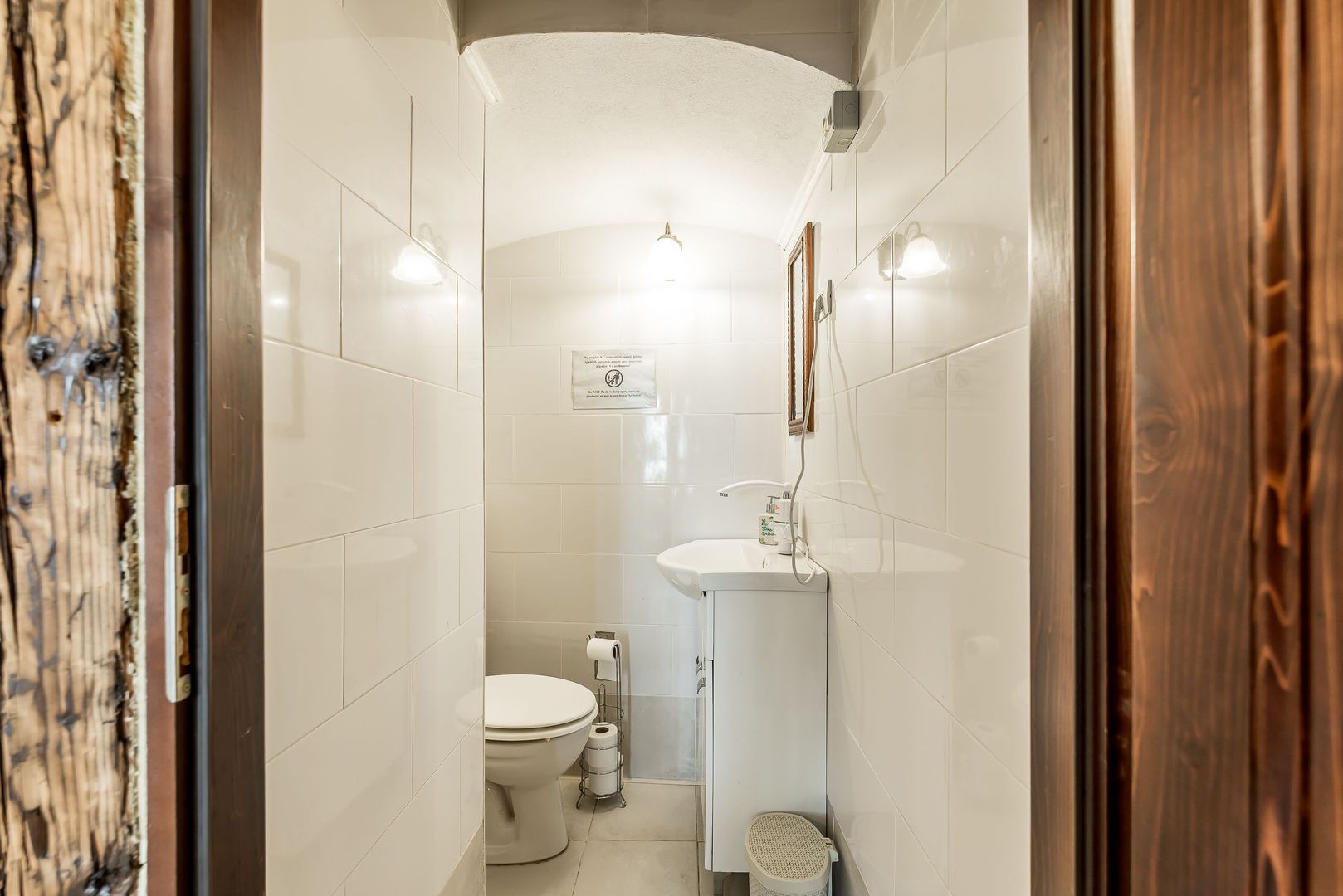 Imagine 6 - Spatiu comercial cu intrare din strada, fatada in curs de renovare