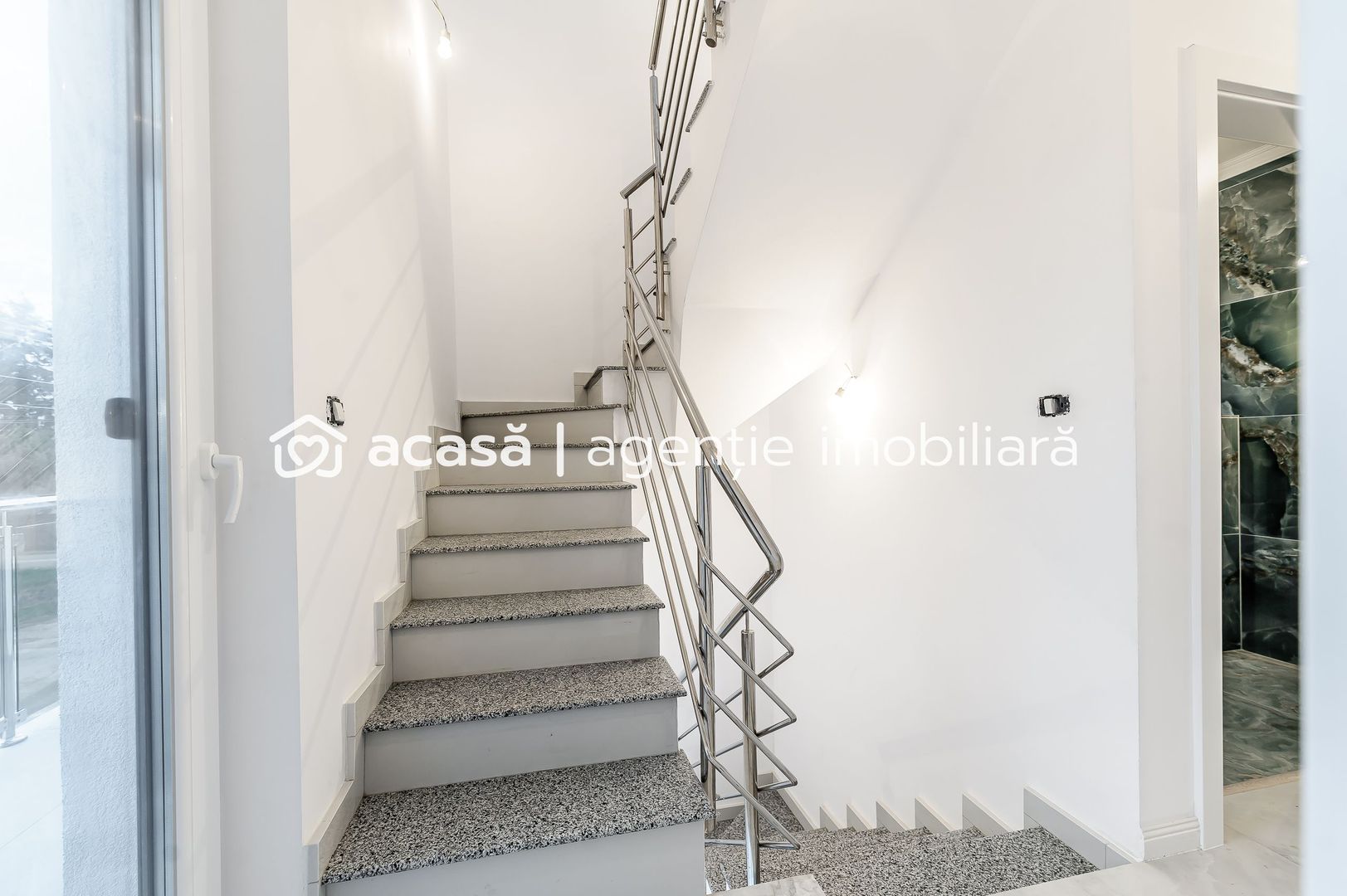 Imagine 9 - Casă nouă 2025 cu terasă rooftop – 5 camere, design modern, în Gai