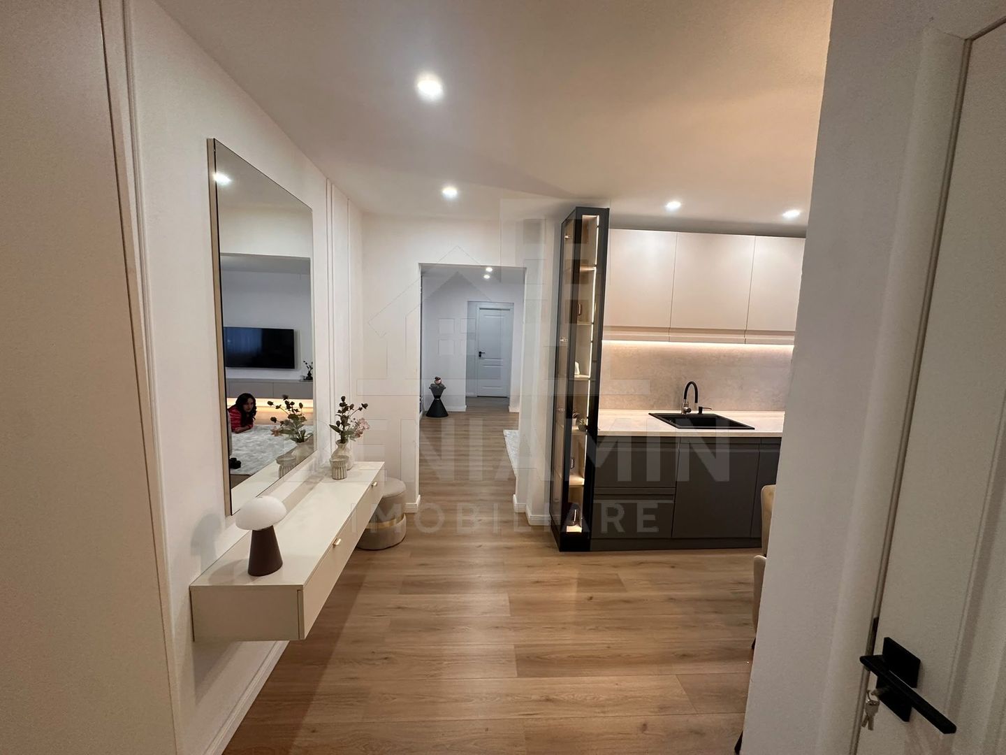 Apartament premium de vanzare 52mp Mobilat si Utilat Cartier Rovine - imaginea 8